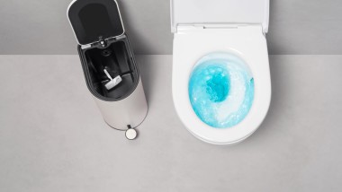 Geberit wc met frisse blauwe spoeling