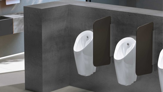 Geberit Preda urinoir in een openbare sanitaire ruimte