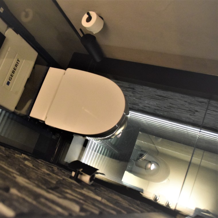 B&V Techniek toiletruimte met AquaClean Mera B&V Techniek toiletruimte met AquaClean Mera