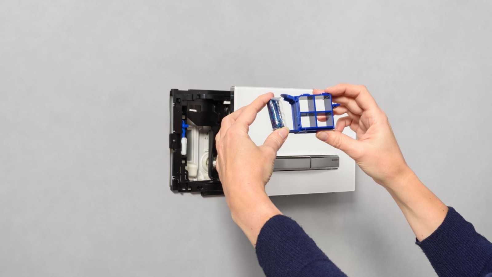 Sigma50 bedieningsplaat met Geberit toiletstickhouder