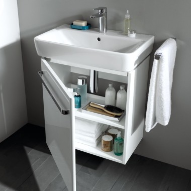 De onderkast past zelfs in kleine badkamers en biedt maximale opbergruimte.