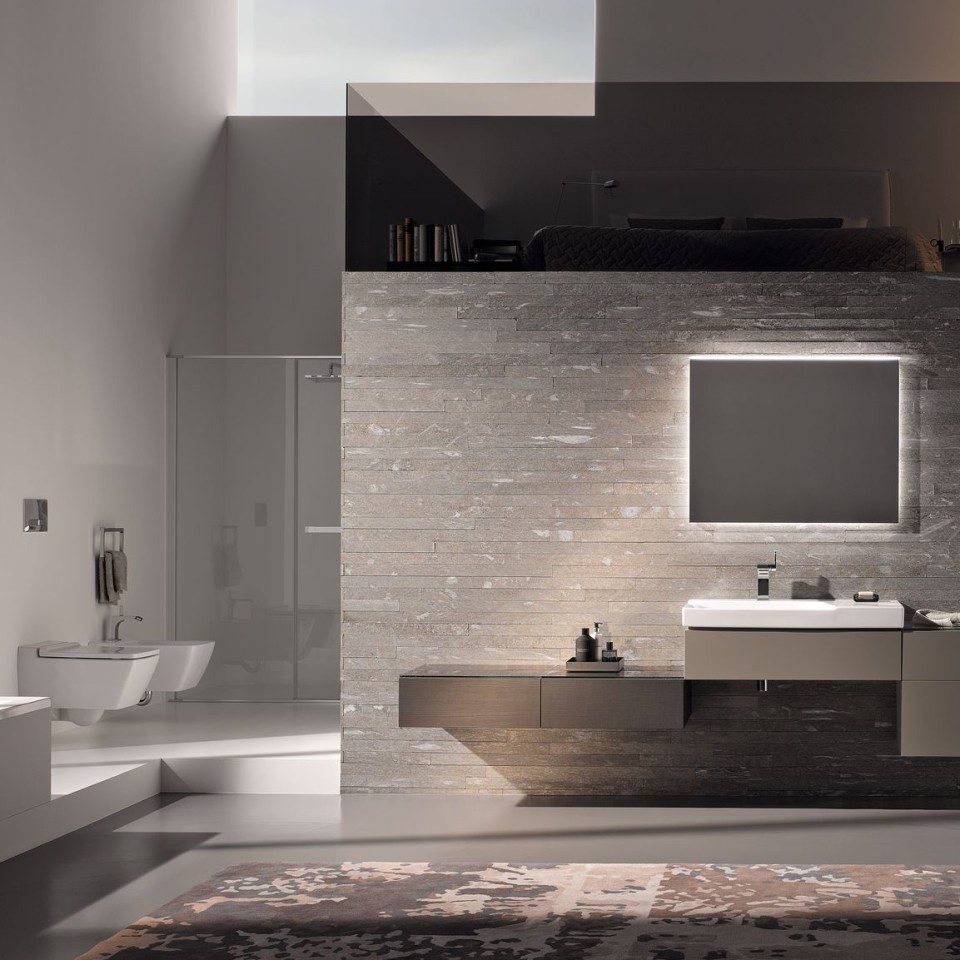 Badkamer met Geberit Xeno2 wc zonder spoelrand, bedieningsplaat Sigma70 en wastafel
