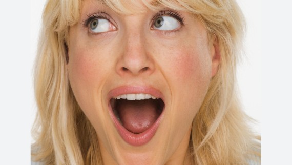 Vrouw met verraste gezichtsuitdrukking Vrouw met verraste gezichtsuitdrukking