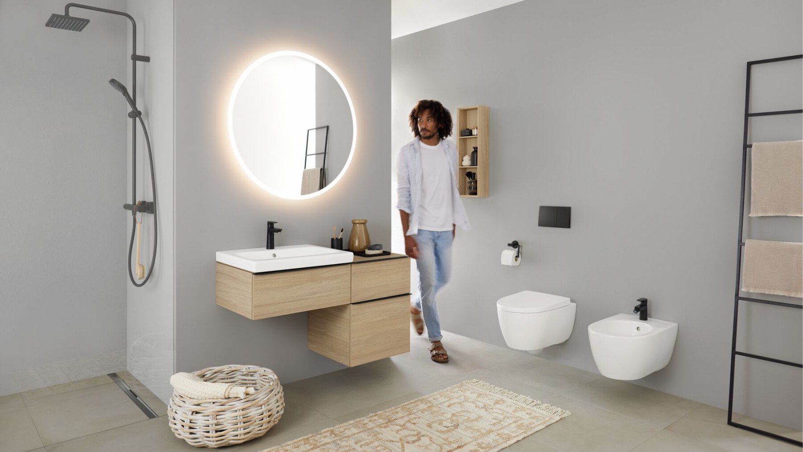 Een badkamer met inloopdouche