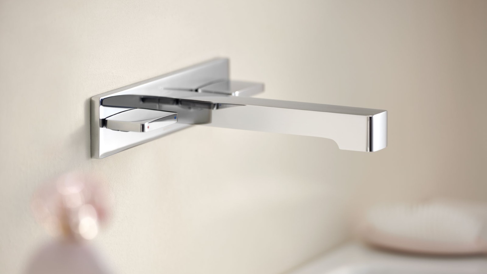 Geberit ONE wandkraan met hoekig design Geberit ONE wandkraan met hoekig design