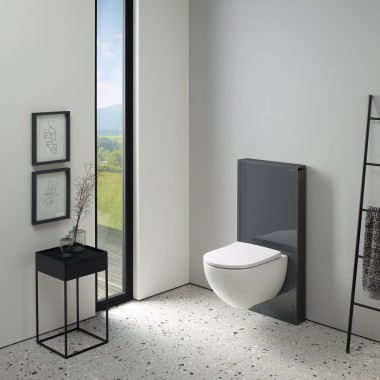 De elegante sanitairmodule Geberit Monolith met glazen front past perfect in een zwart-witte badkamer. De elegante sanitairmodule Geberit Monolith met glazen front past perfect in een zwart-witte badkamer.