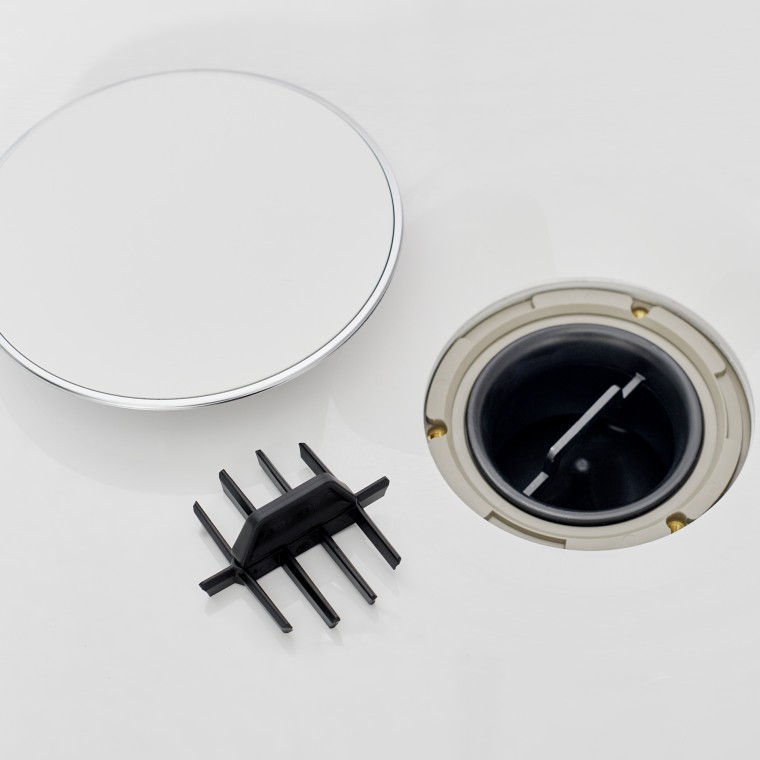 De afvoer van de Geberit Nemea douchevloer is voorzien van een kamvormig haarzeef dat effectief haren opvangt. De afvoer van de Geberit Nemea douchevloer is voorzien van een kamvormig haarzeef dat effectief haren opvangt.