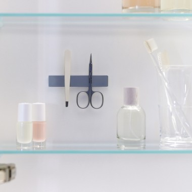 Geberit ONE spiegelkast met magneetstrip binnenin (© Geberit) Geberit ONE spiegelkast met magneetstrip binnenin (© Geberit)