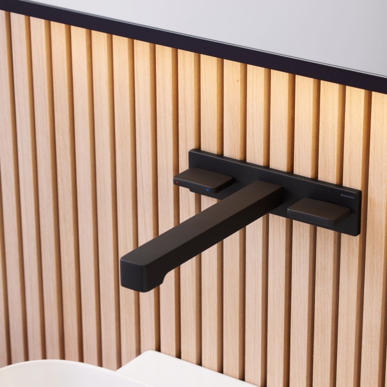 Geberit ONE hoekige wandkraan in zwart mat Geberit ONE hoekige wandkraan in zwart mat