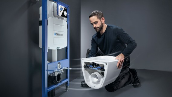 Wc-systeem door een installateur gemonteerd met Geberit Sigma inbouwreservoir en Geberit Acanto wc Wc-systeem door een installateur gemonteerd met Geberit Sigma inbouwreservoir en Geberit Acanto wc