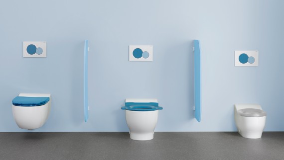 WC's uit de Geberit Bambini badkamerserie met kleurrijke wc-zittingen en bedieningsplaten WC's uit de Geberit Bambini badkamerserie met kleurrijke wc-zittingen en bedieningsplaten