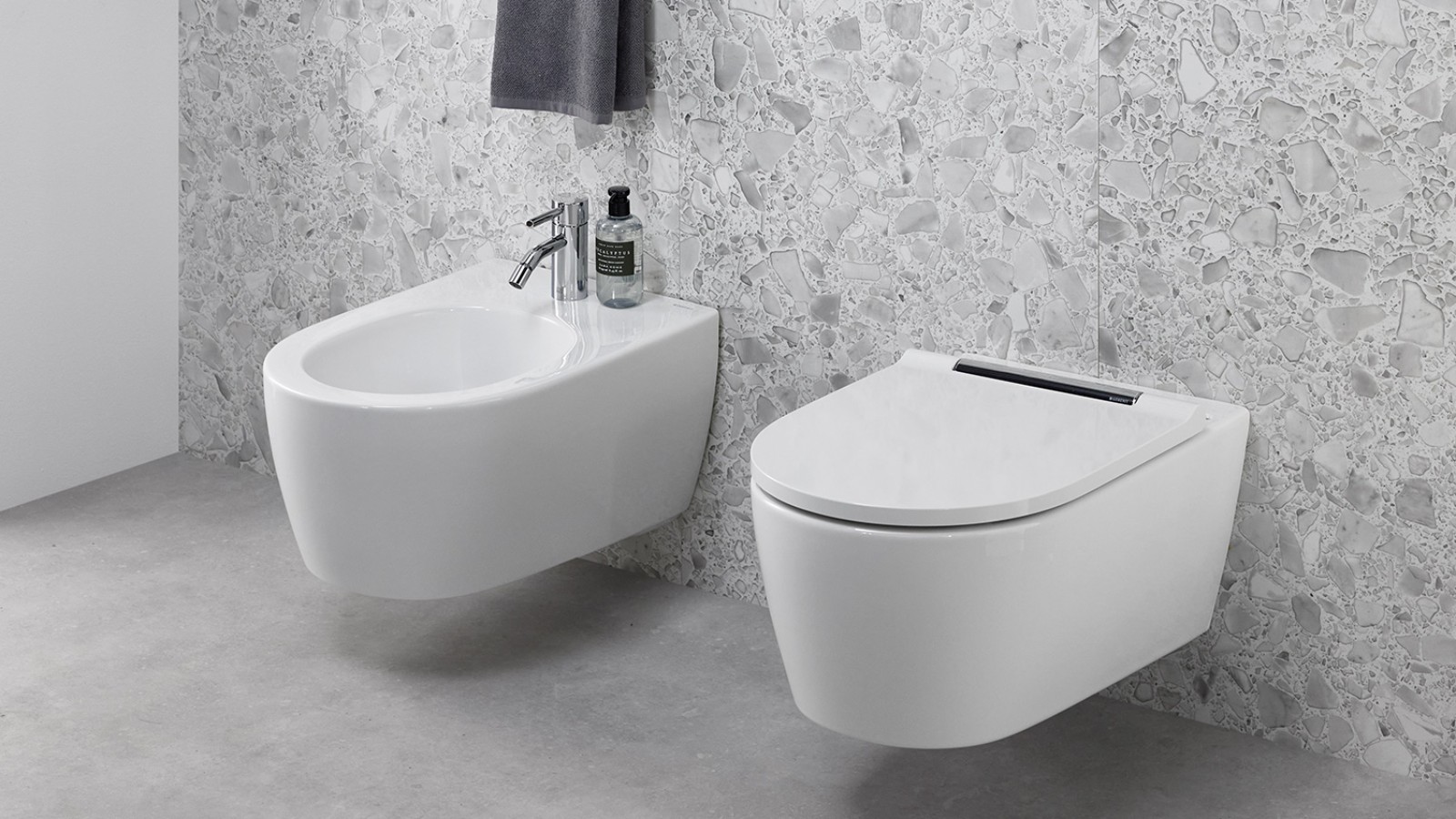 Geberit ONE bidet en AquaClean Sela douchewc Geberit ONE bidet en AquaClean Sela douchewc