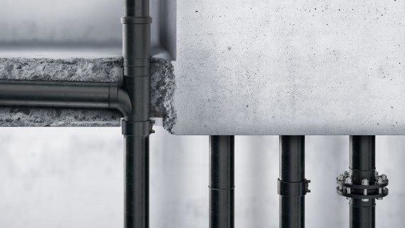 Geberit PE buizen en fittingen zijn gelast en kunnen in beton worden gestort. Geberit PE buizen en fittingen zijn gelast en kunnen in beton worden gestort.