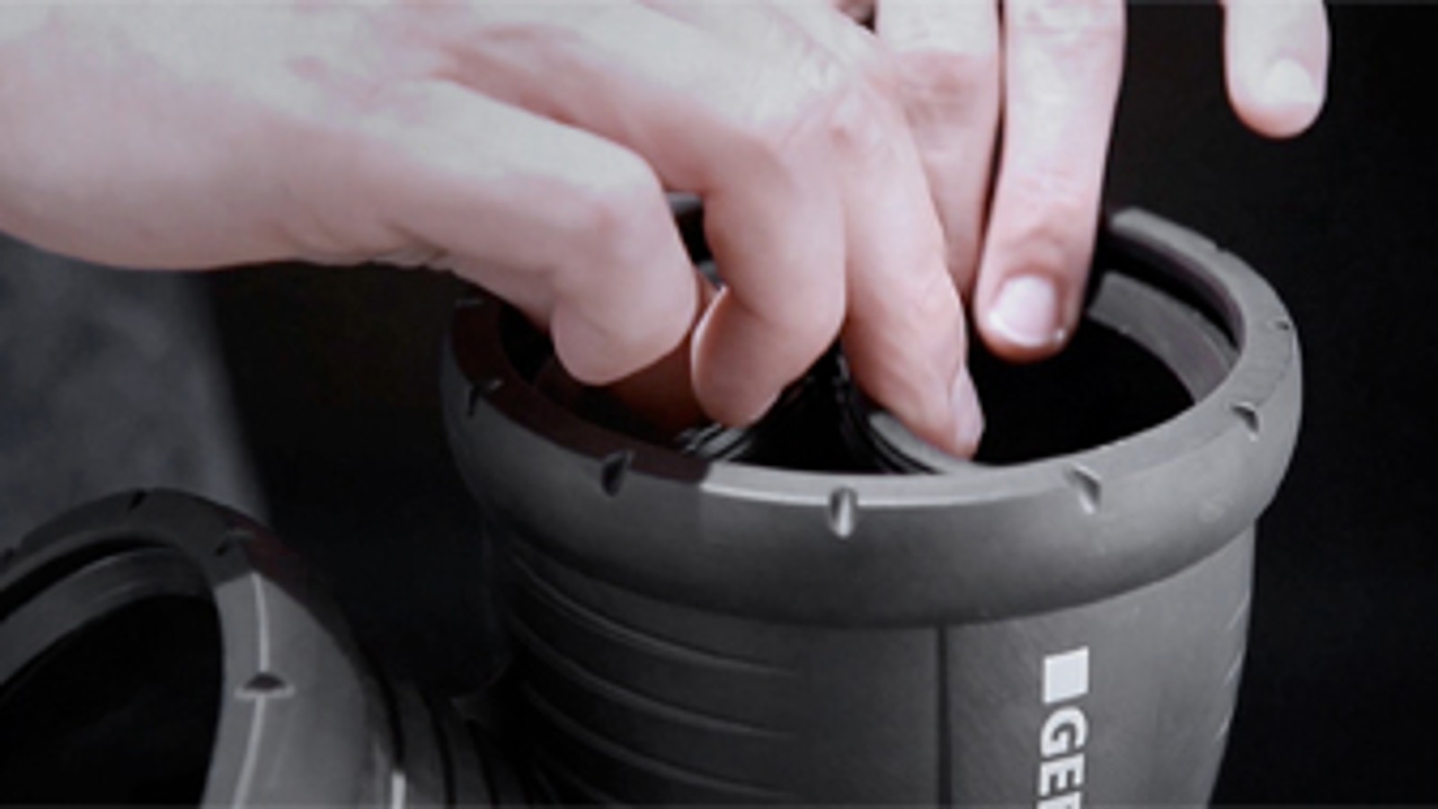 Geberit Silent-Pro: eenvoudig verwijderen en plaatsen van de EPDM afdichtingsring Geberit Silent-Pro: eenvoudig verwijderen en plaatsen van de EPDM afdichtingsring