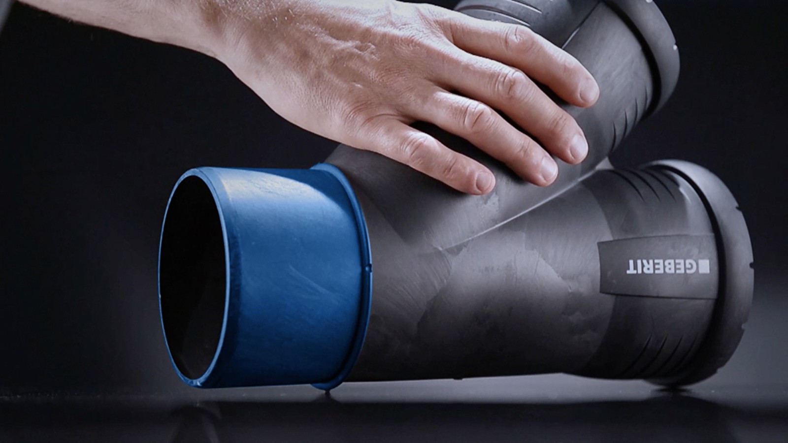 Bij Geberit Silent-Pro beschermt de uitstekende aanslagring het afdichtingsoppervlak tegen krassen.