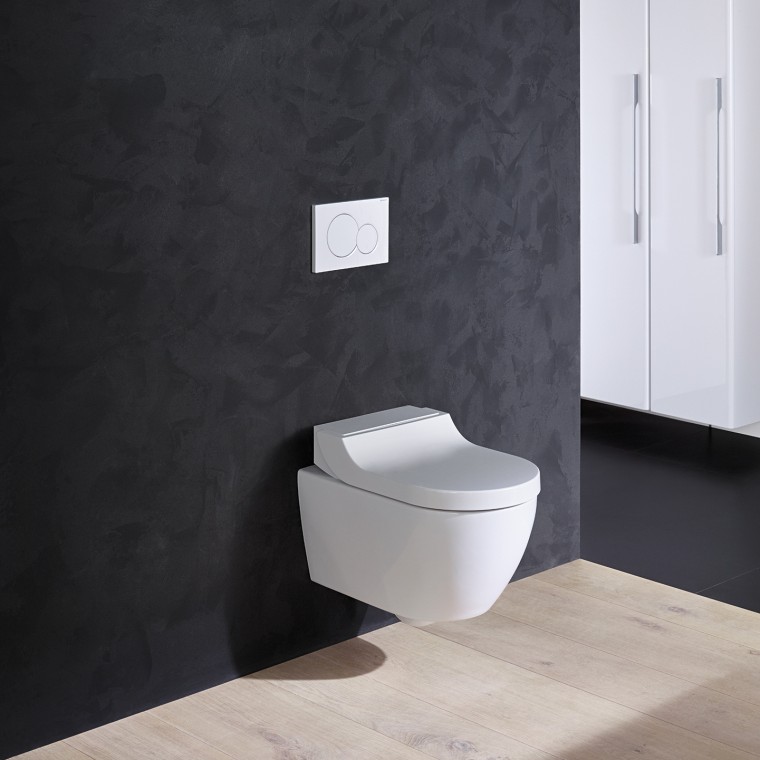 Geberit AquaClean Tuma douchewc met witte designplaat Geberit AquaClean Tuma douchewc met witte designplaat