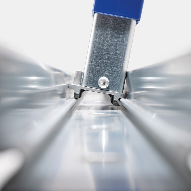 Eenvoudig vastklikken van voeten in rail Eenvoudig vastklikken van voeten in rail