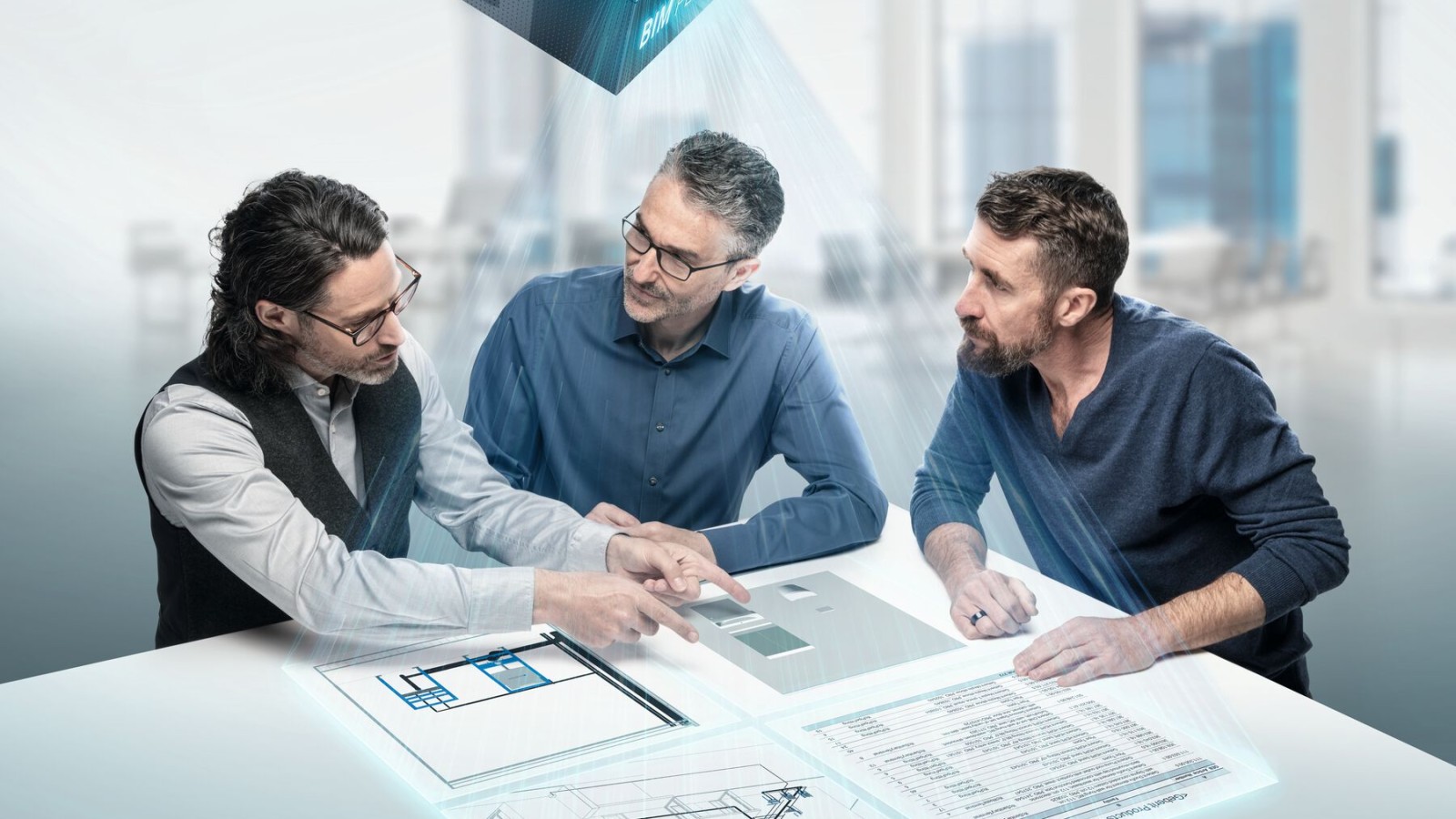 Ontwerpers diep in discussie rond een tafel met BIM-symbool