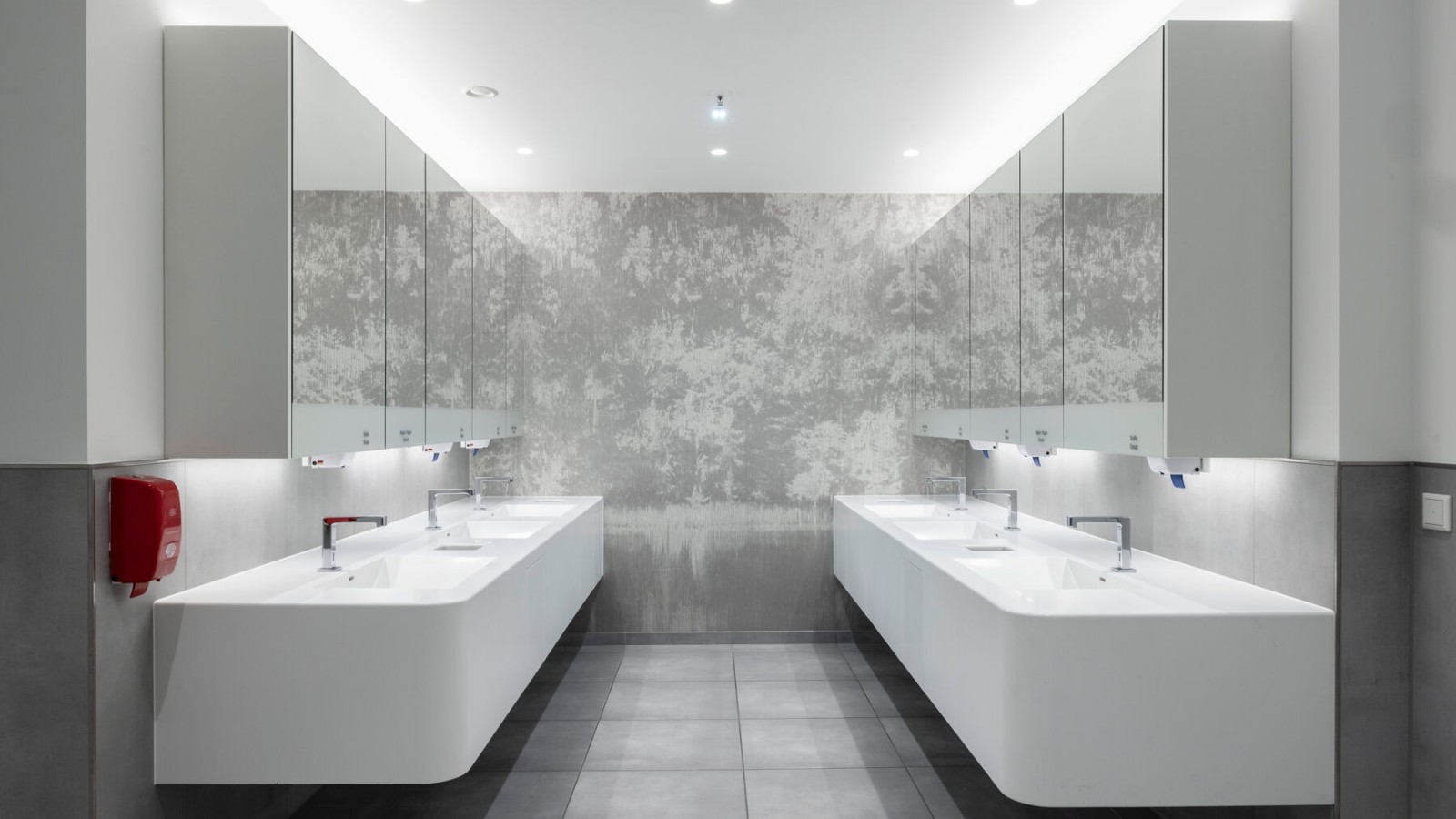 De sturing van de Geberit Brenta staande kraan wordt rechtstreeks via het GEBUS-kabel gevoed door het Geberit Gateway.