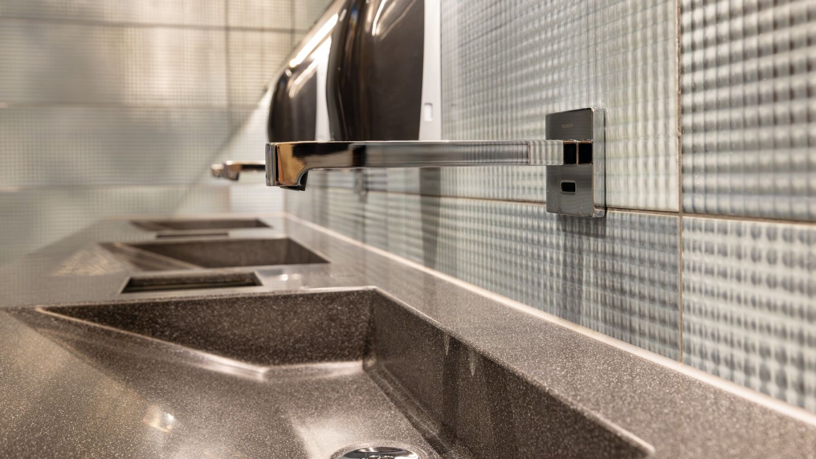 Geberit Brenta wandkraan voor de wastafel