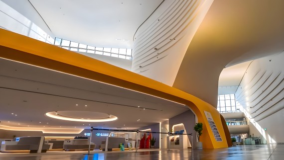 Gescheiden zones voor cruise- en veerbootfuncties zorgen voor een efficiënte bedrijfsvoering. Gescheiden zones voor cruise- en veerbootfuncties zorgen voor een efficiënte bedrijfsvoering.