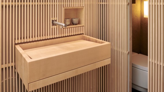 Het toilet als toevluchtsoord: geen onnodige visuele prikkels - en een douchewc van Geberit. (© David Willen Studio)