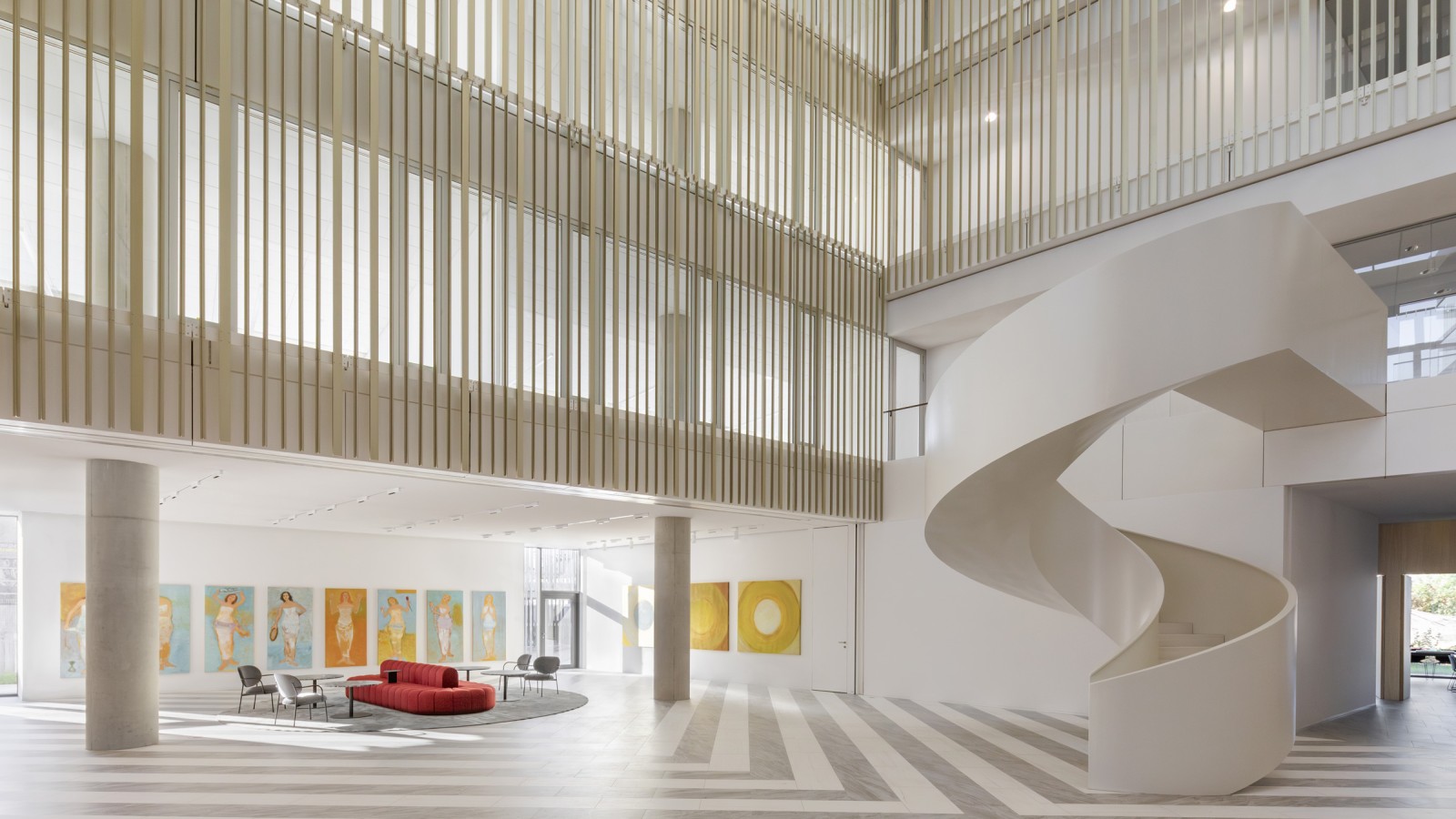 Het centrale atrium (© Ana Skobe) Het centrale atrium (© Ana Skobe)