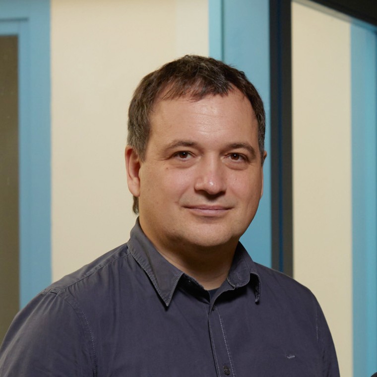 Heeft een van de eerste duurzame kantoorgebouwen in Slovenië ontworpen: architect Boris Bezan (© BAX studio)