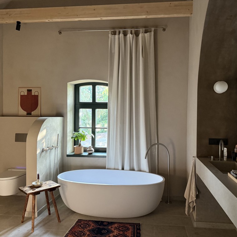 De badkamers hebben hun eigen namen, hier de ‘beige badkamer’ (© Büşra Qadir) De badkamers hebben hun eigen namen, hier de ‘beige badkamer’ (© Büşra Qadir)