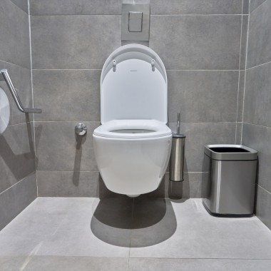 In de badkamers zijn onder andere iCon wc's van Geberit geïnstalleerd. (© Oğuzhan Kasar) In de badkamers zijn onder andere iCon wc's van Geberit geïnstalleerd. (© Oğuzhan Kasar)