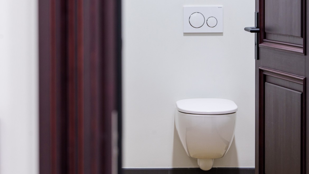 Een bijzondere aandacht ging van de architecten uit naar de sanitaire ruimtes (© Jānis Salmanis).