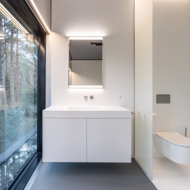 Minimalistisch, maar maximaal functioneel: de Geberit spiegelkasten met ComfortLight (© Lucas van der Wee) Minimalistisch, maar maximaal functioneel: de Geberit spiegelkasten met ComfortLight (© Lucas van der Wee)