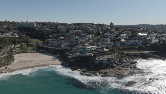 Zicht op Tamarama House aan de kust van Sydney, Australië (© Geberit)
