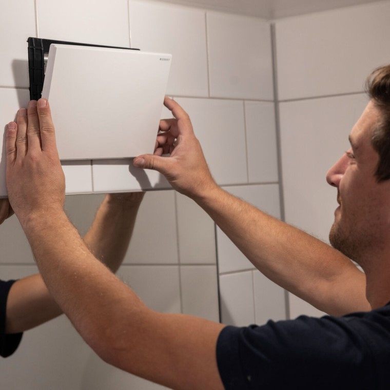 De Geberit afdekplaat voor hygiënespoelingen in alpien wit.