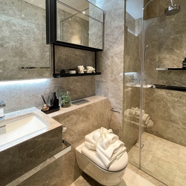 Comfortabel ondanks beperkte ruimte: gastenbadkamer (© Guocoland Limited)