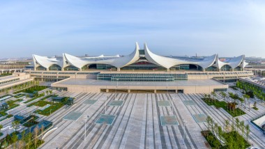 Het dak van het treinstation van Hongdao in China wordt gedraineerd met Geberit Pluvia (© ingDESIGN Co., Ltd.)