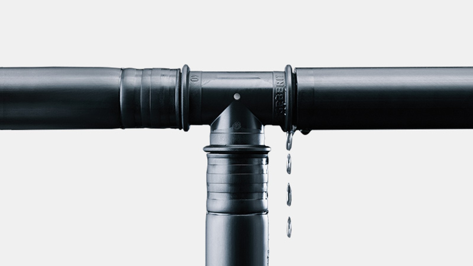 Ongeperste Geberit Mepla fittingen zijn duidelijk herkenbaar tijdens de druktest Ongeperste Geberit Mepla fittingen zijn duidelijk herkenbaar tijdens de druktest