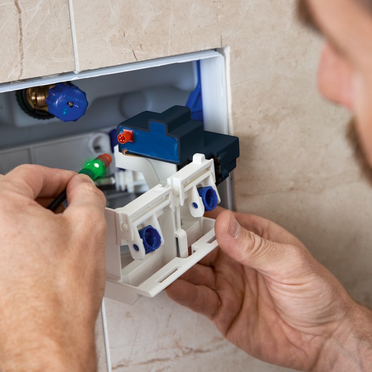 Weergave van de stroomvoorziening bij achteraf inbouwen van de HS05 hygiënische spoeling door een installateur Weergave van de stroomvoorziening bij achteraf inbouwen van de HS05 hygiënische spoeling door een installateur