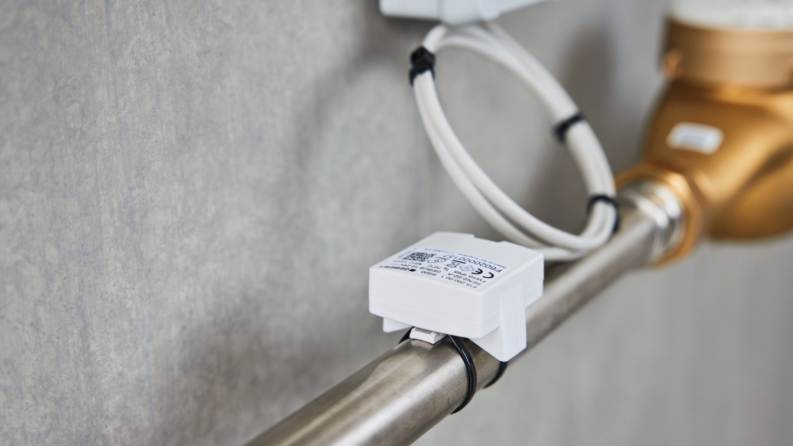 Bewaking van temperatuur en volumestromen met de Geberit sensor voor GEBUS