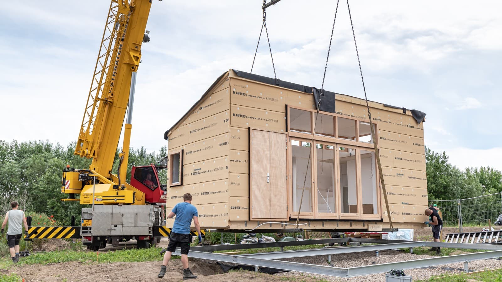 Tiny House Transport (© Chiela van Meerwijk) Tiny House Transport (© Chiela van Meerwijk)
