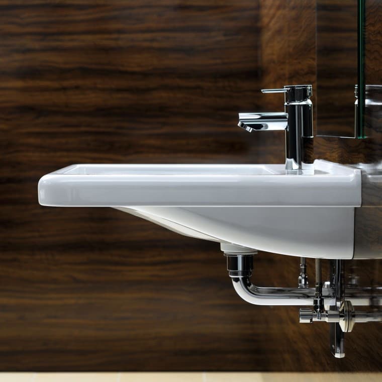 Er is onder de wastafel veel beenruimte Er is onder de wastafel veel beenruimte