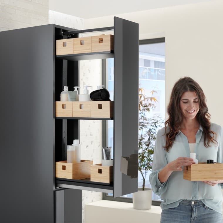 Smalle hoge kasten die de opbergruimte maximaliseren. De praktische boxen kunnen individueel worden ingedeeld. Smalle hoge kasten die de opbergruimte maximaliseren. De praktische boxen kunnen individueel worden ingedeeld.