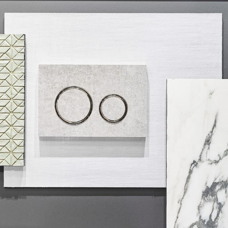 De Geberit Sigma21 bedieningsplaat in betonlook met verchroomde designringen De Geberit Sigma21 bedieningsplaat in betonlook met verchroomde designringen