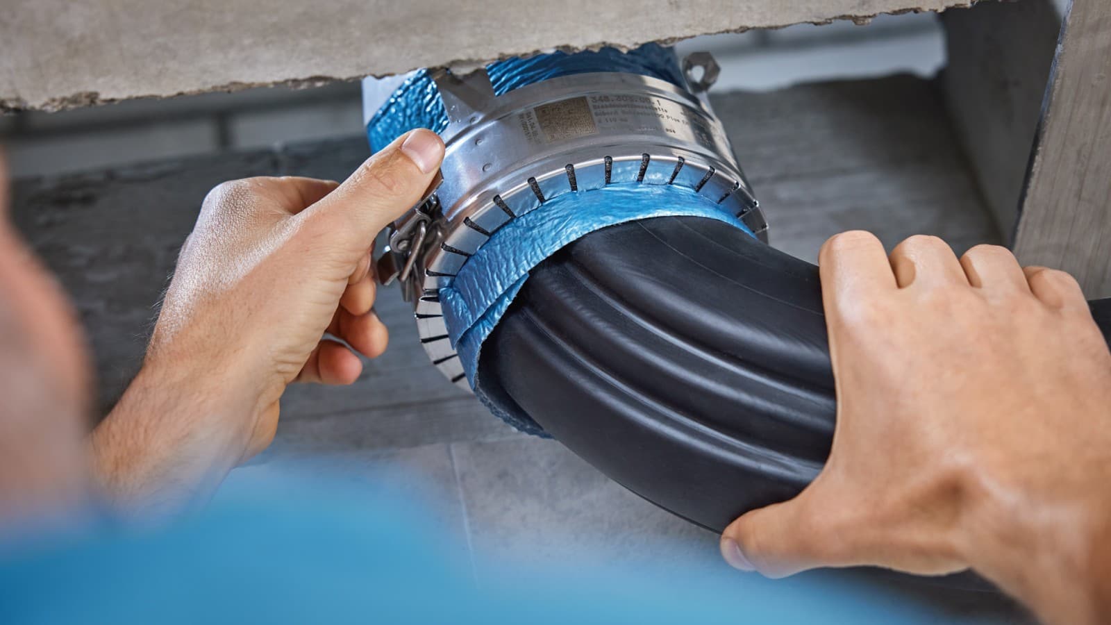 Installatie van Geberit RS90 Plus EN met de Geberit BottomTurn bocht Installatie van Geberit RS90 Plus EN met de Geberit BottomTurn bocht