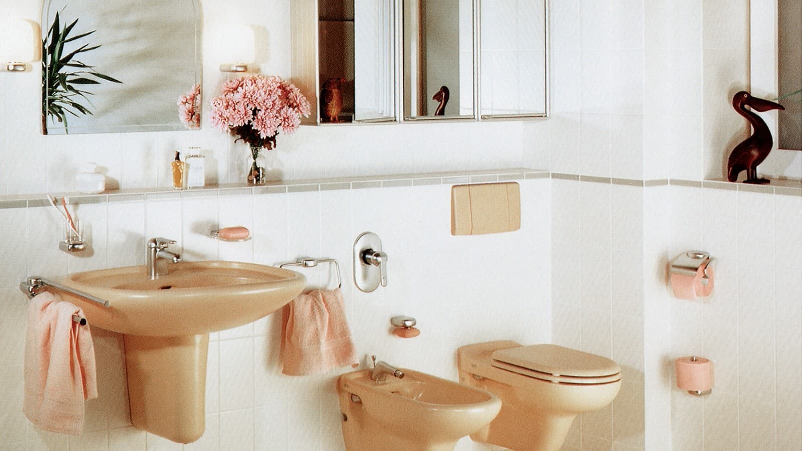 Kleurrijke keramieken en bedieningsplaten – en ook wandhangende wc's – waren in de jaren '70 de nieuwste mode Kleurrijke keramieken en bedieningsplaten – en ook wandhangende wc's – waren in de jaren '70 de nieuwste mode