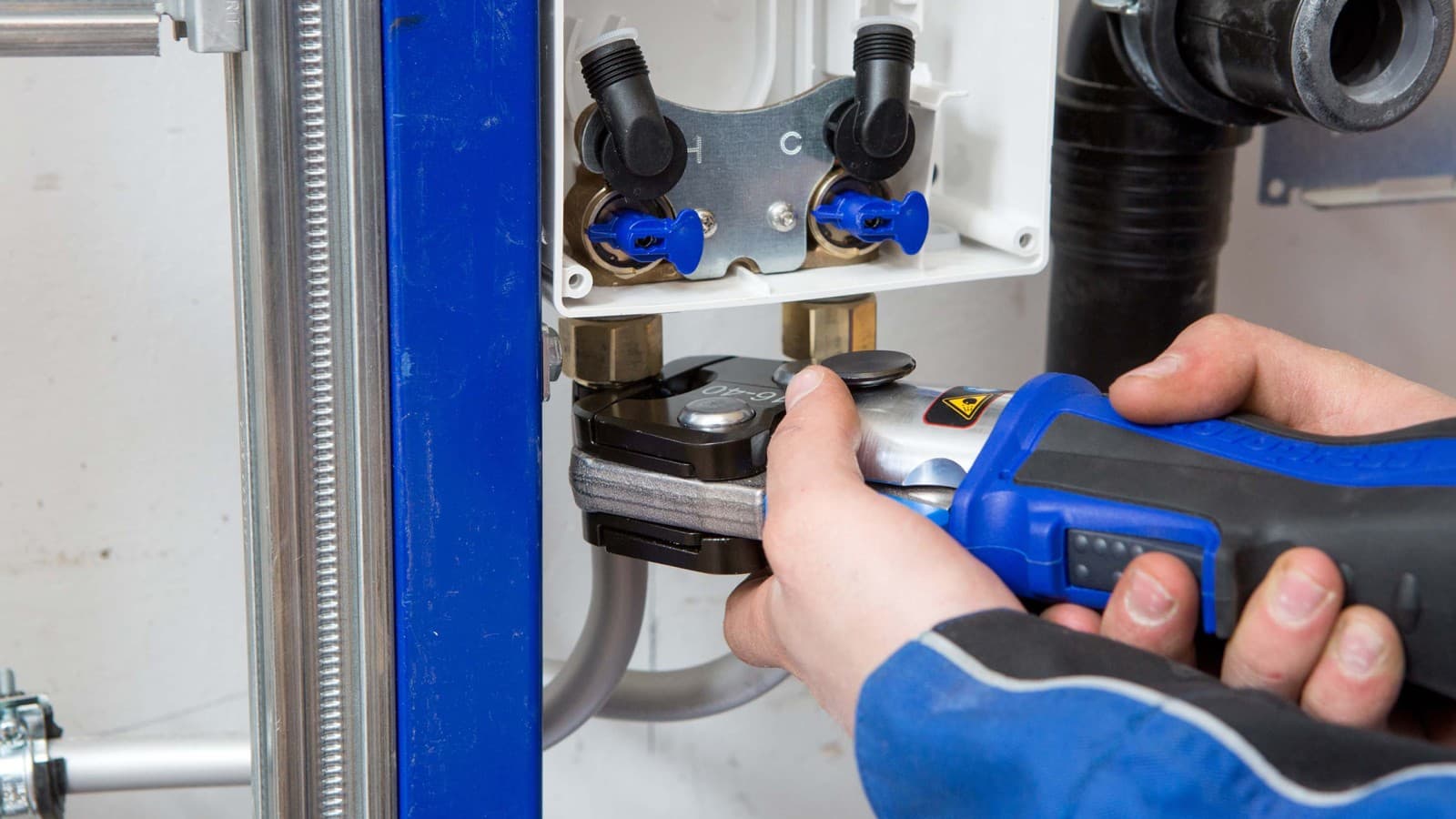 Geberit FlowFit is ongecompliceerd en snel te installeren (© Geberit) Geberit FlowFit is ongecompliceerd en snel te installeren (© Geberit)