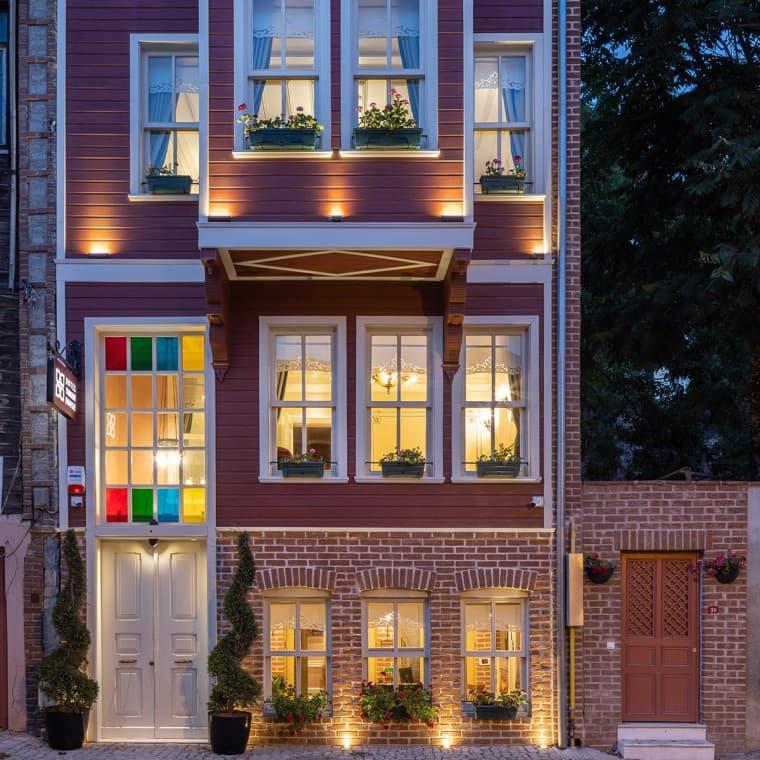 Het huis is gebouwd in traditionele houtbouw. Zowel buiten als binnen zijn lokale, traditionele materialen gebruikt.(© Hotel Turkish House) Het huis is gebouwd in traditionele houtbouw. Zowel buiten als binnen zijn lokale, traditionele materialen gebruikt.(© Hotel Turkish House)