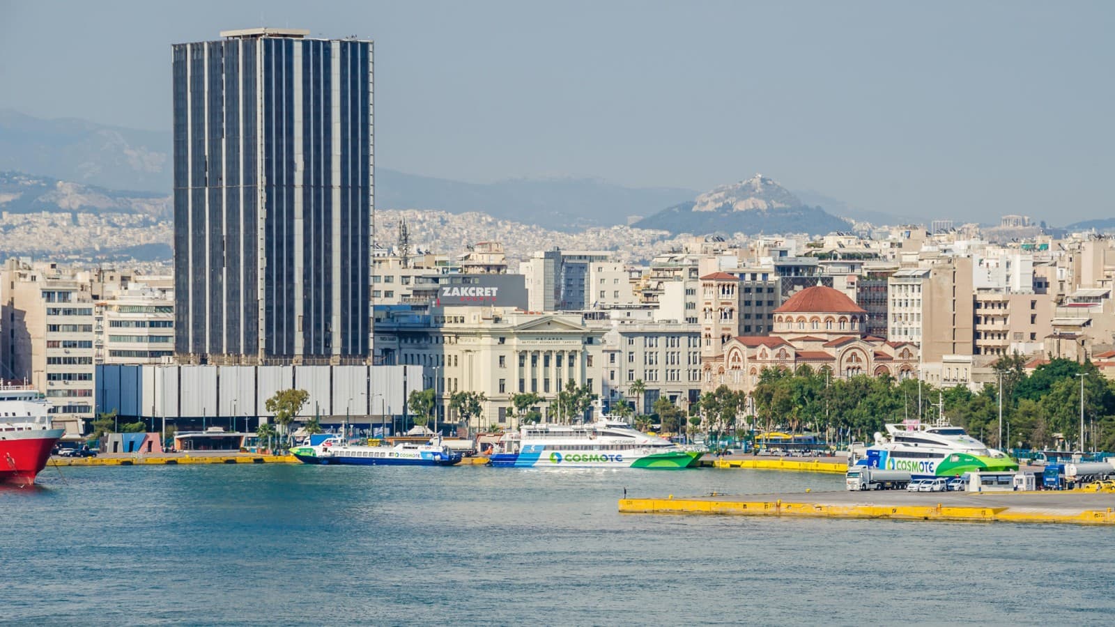 Zo zag hij eruit vóór de recente bouwwerkzaamheden – hij stond vrijwel ongebruikt als herkenningspunt en monument in de wijk Piraeus (© Iaranik / Alamy) Zo zag hij eruit vóór de recente bouwwerkzaamheden – hij stond vrijwel ongebruikt als herkenningspunt en monument in de wijk Piraeus (© Iaranik / Alamy)