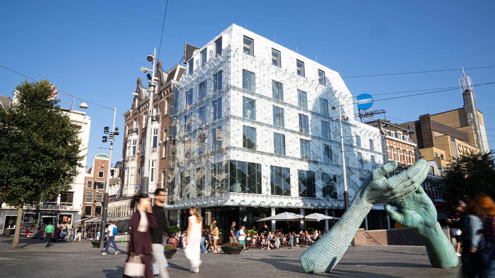 Vandaag de dag: het nieuwe gebouw aan het Leidseplein (© Denise Valk) Vandaag de dag: het nieuwe gebouw aan het Leidseplein (© Denise Valk)