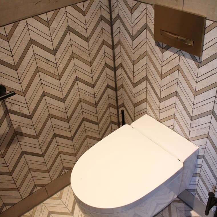 De bedieningsplaat Sigma50 Square zorgt voor tijdloze elegantie (© Geberit) De bedieningsplaat Sigma50 Square zorgt voor tijdloze elegantie (© Geberit)